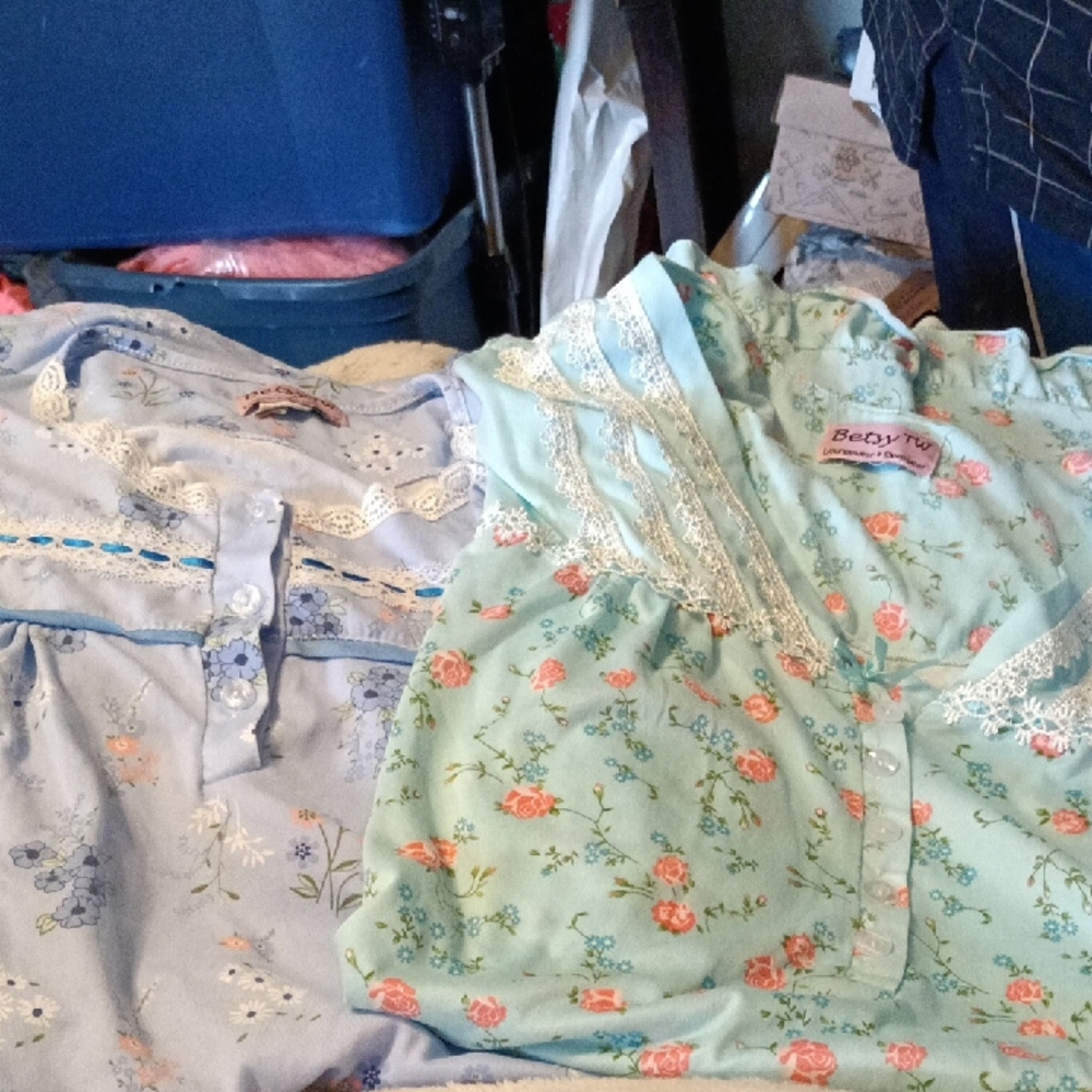2 Women Floral Lace Trim Night Gowns By Betsy TW Size XL